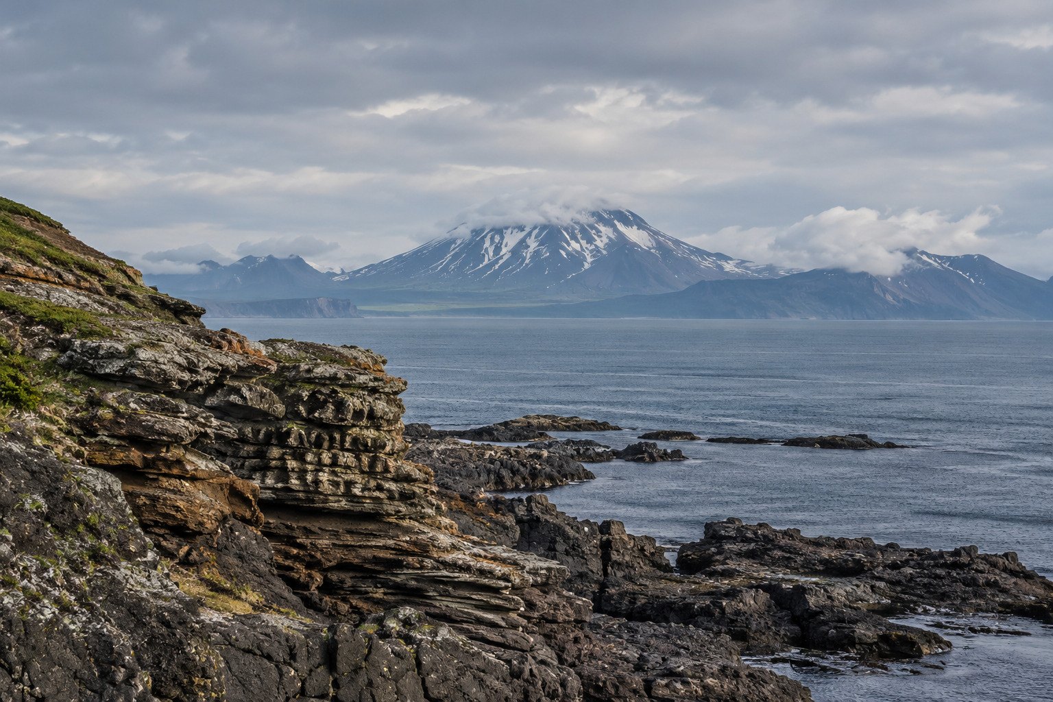 Deep magnitude-6.9 quake jolts Kamchatka on the Pacific Ring of Fire